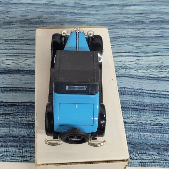 Die-cast 1928 Chevy AB Roadster detailed blue and black - Picture 8 of 10